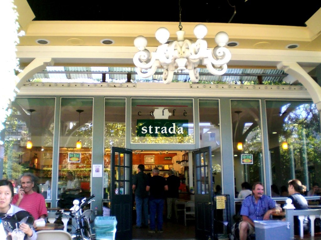  Strada Café
